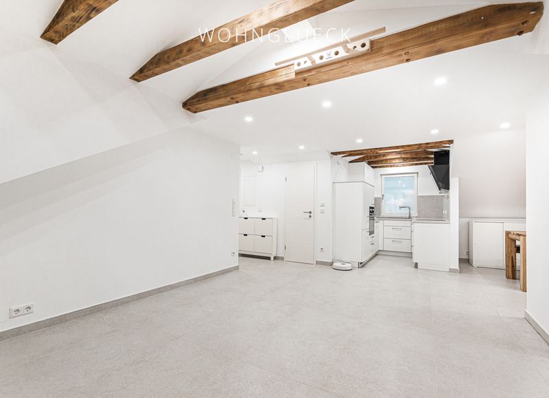 DACHGESCHOSSTRAUM IN HAUNSTETTEN: 2,5-ZIMMER-WOHNUNG MIT GARAGE